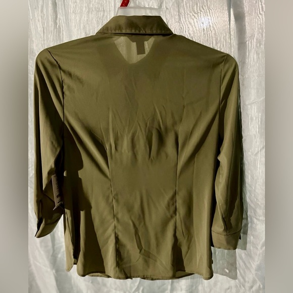 2 Women’s tops - Picture 3 of 10